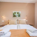 Ana * קרק
