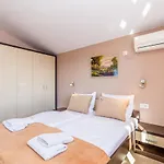 Ana Apartamento
