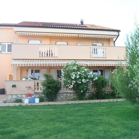 Ana Apartmán *